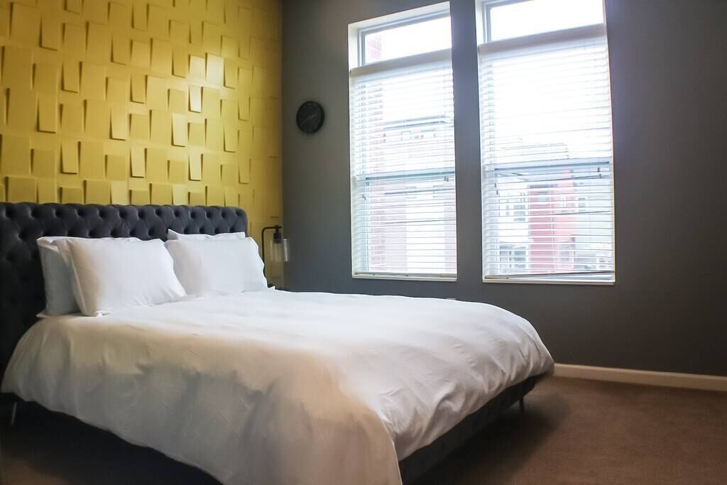 Luxury 2bd/2ba Apt 5 min to DWTN l Garage l Gym