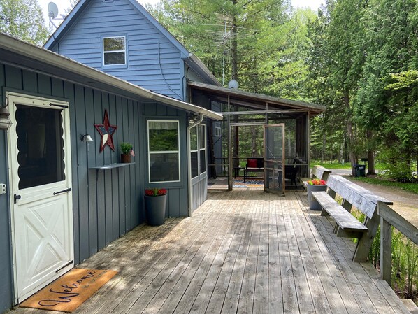 Outdoor dining - 4 bedroom family home located on the West Side of the Island (Washington)
