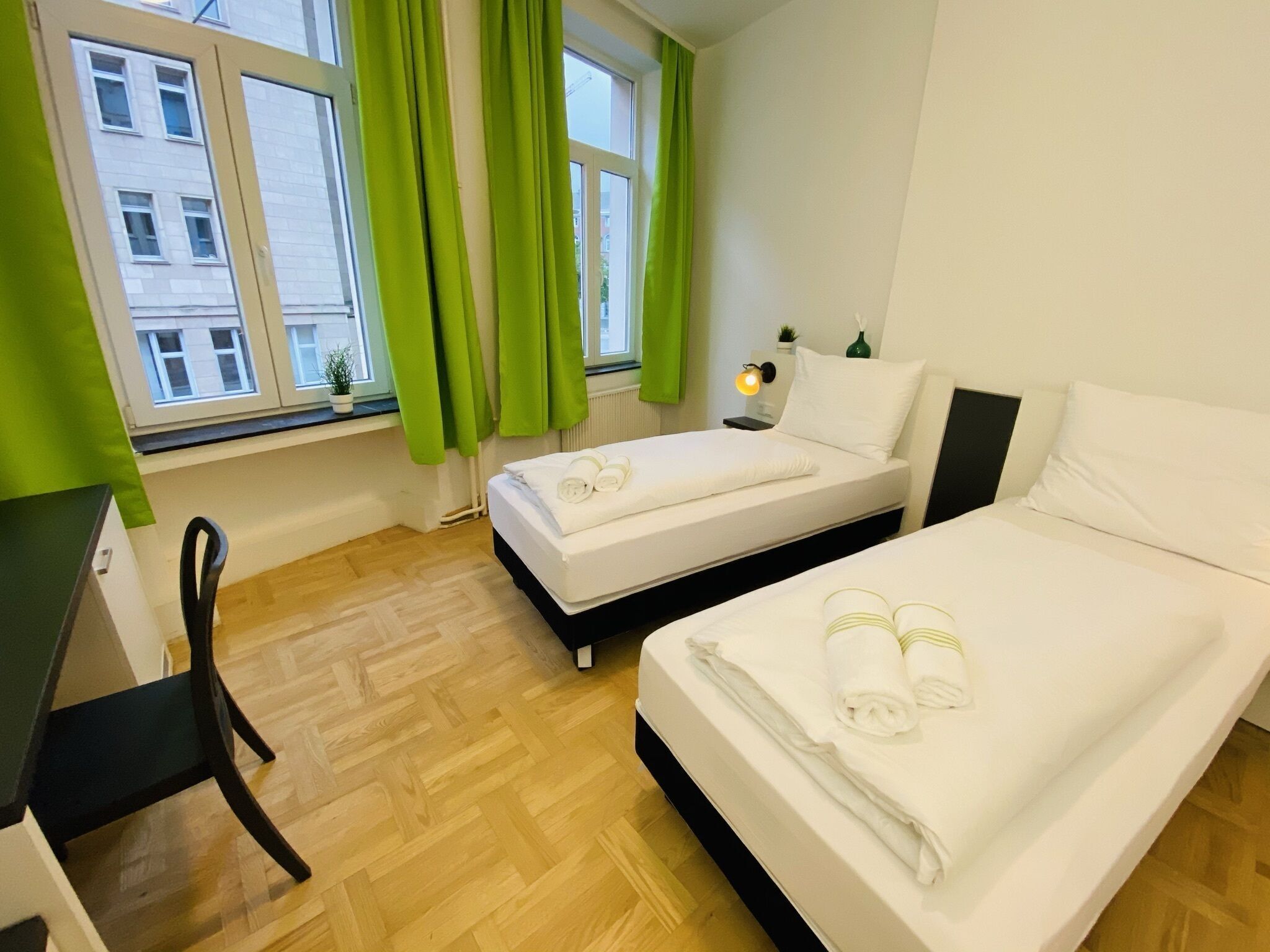 Hypo-allergenic bedding, desk, free WiFi, bed sheets