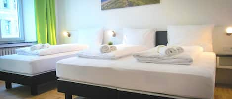 Hypo-allergenic bedding, desk, free WiFi, bed sheets