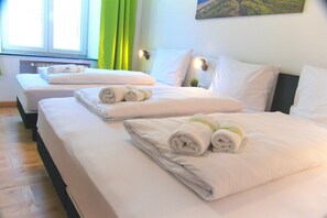 Chambre triple Standard | Literie hypoallergénique, bureau, accès au Wi-Fi (inclus)