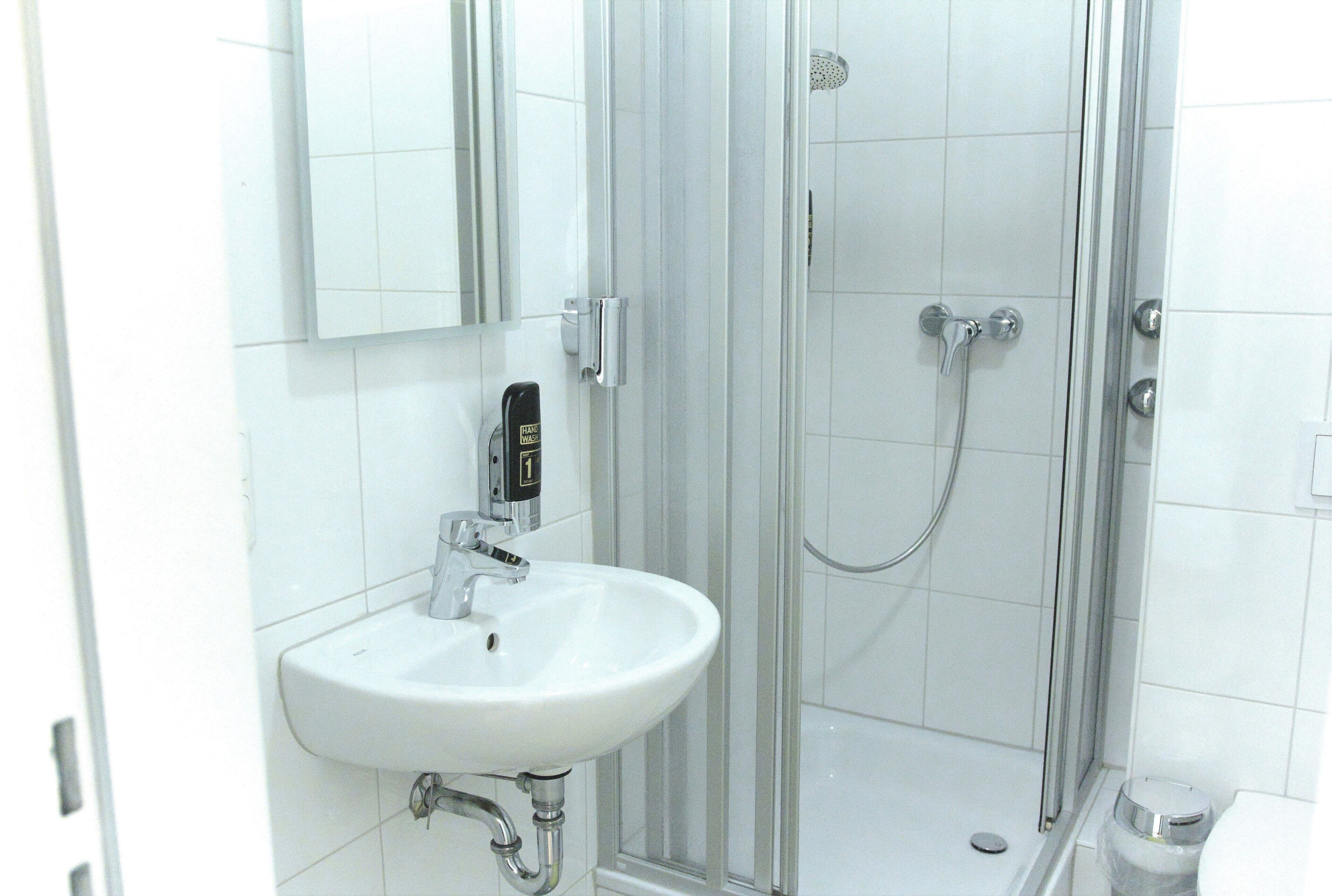 淋浴設備、免費盥洗用品、毛巾