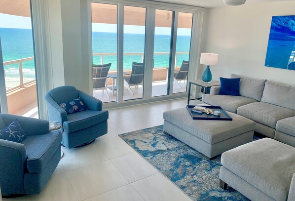 Smart TV, books, computer monitors - 3BR Gulf-Front w/Panoramic Water Views. Steps to Pool & Beach, Resort Amenities (Clearwater)