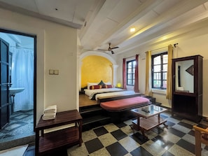 Superior Room | 1 bedroom, minibar, in-room safe, iron/ironing board