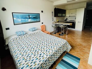 1 chambre, fer et planche à repasser, accès au Wi-Fi (inclus)