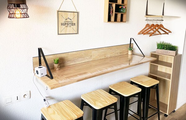 Dining - Studio Hipster - Futuroscope location 8 min walk (Chasseneuil-du-Poitou)