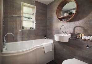 Bathtub - Plum Guide - The Old Apple Store (Ilfracombe)