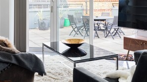 TV - Plum Guide - Sylvester (London)