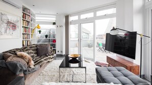 Living area - Plum Guide - Sylvester (London)