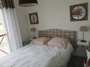 2 slaapkamers, een strijkplank/strijkijzer, gratis wifi, beddengoed