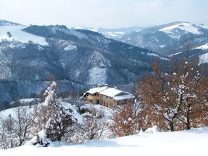 Exterior - In the farmhouse romantic flat for 2 persons. Panoramic view! (Urbino)