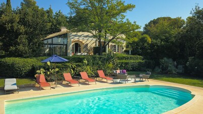 Very quiet 2 br apartment - Pool, private backyard - close to beaches