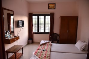 Habitació estàndard | Mobiliari individual i roba de llit