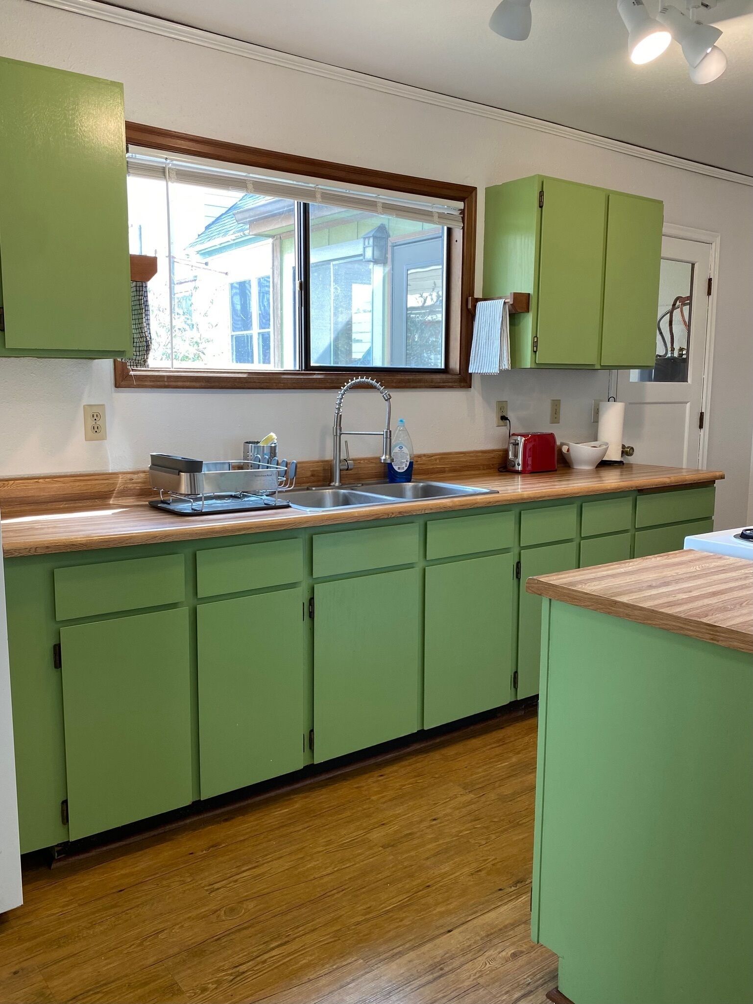 冰箱、微波炉、烤箱、炉灶