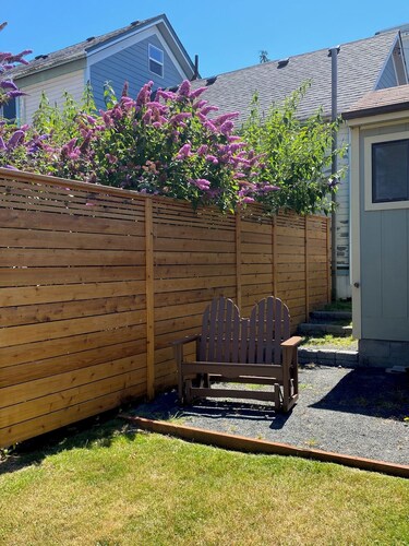 Quaint Downtown Cottage