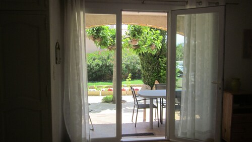 rental F2 in the ground floor of a villa for 3 people