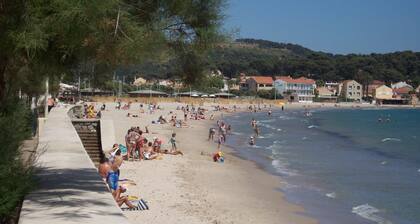 rental F2 in the ground floor of a villa for 3 people