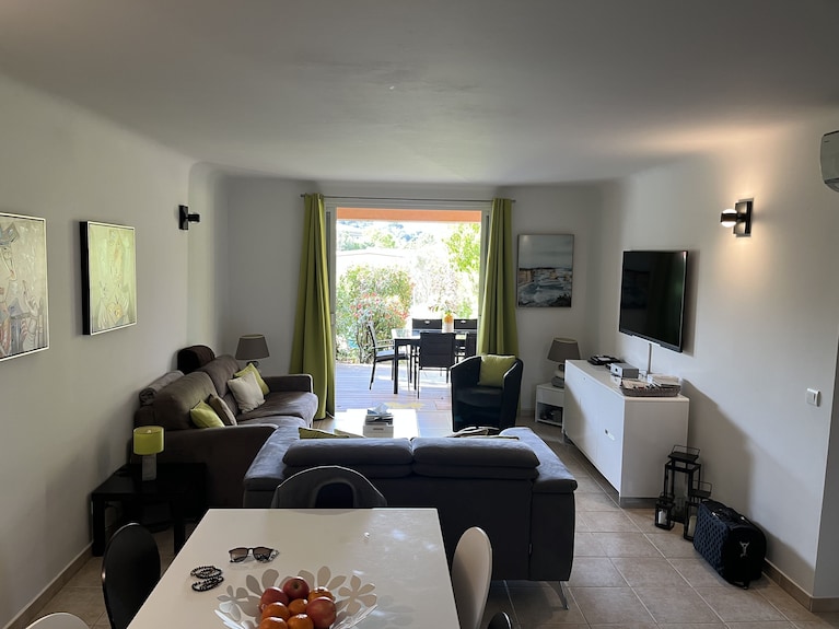 Bel Appartement De Plain-pied Dans Une Résidence Fermée Avec Piscine De 300m2 - Porto-Vecchio