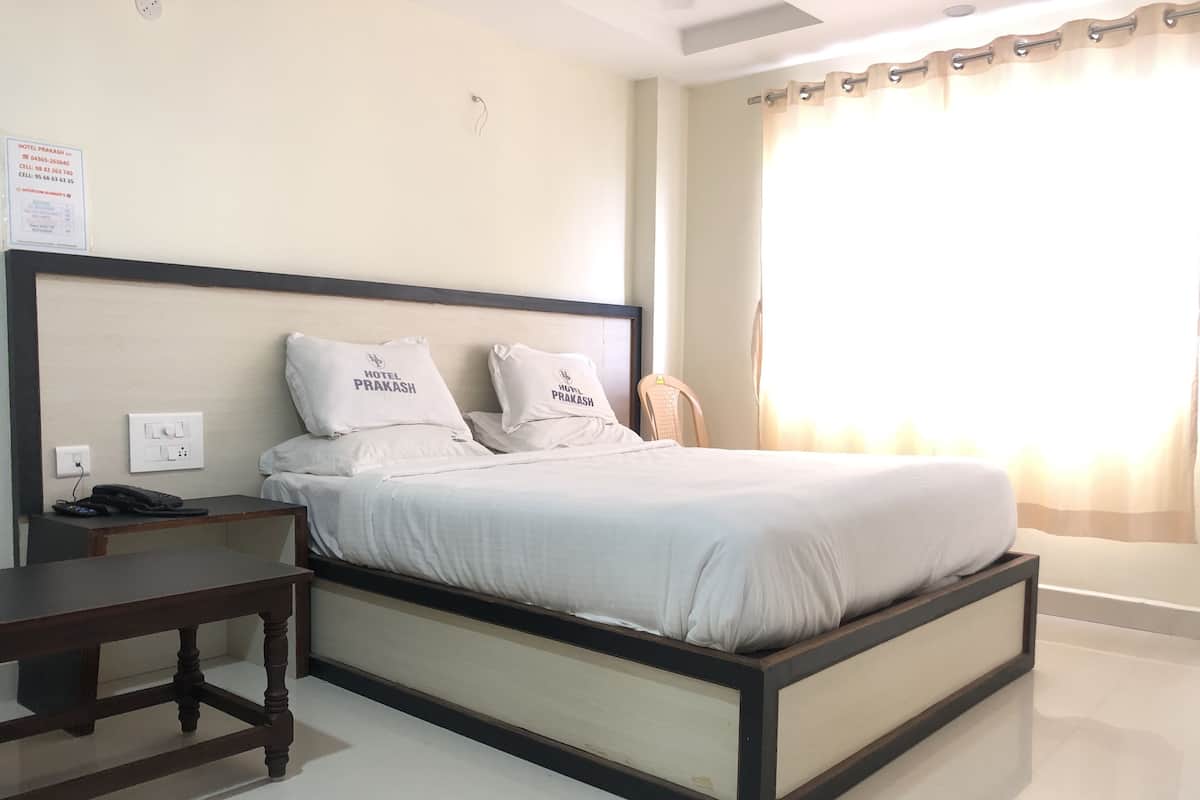 Habitación doble Deluxe | Muebles diferentes y ropa de cama