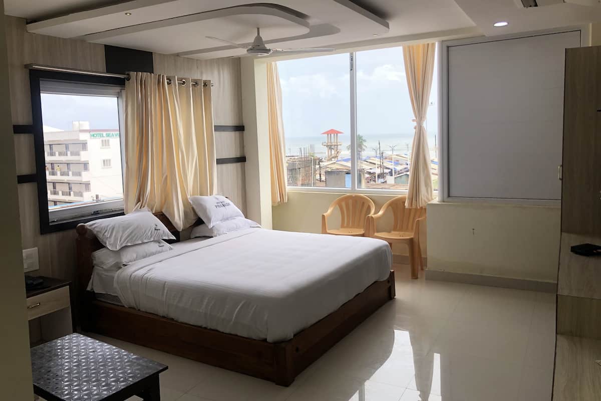 Muebles diferentes y ropa de cama