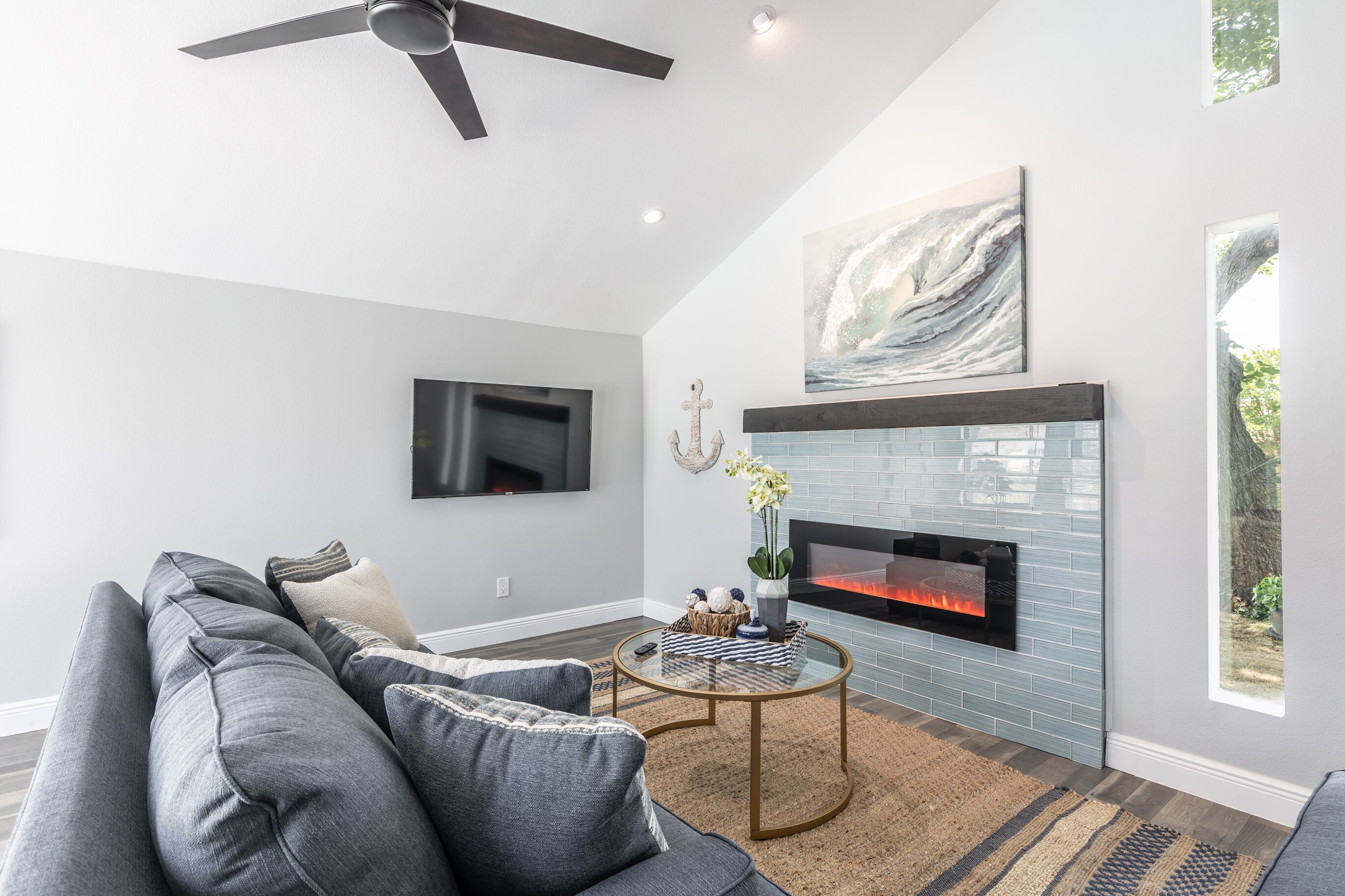 Modern Design/ Oversized Pool / Great Location