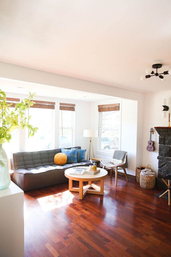 Smart TV, fireplace, offices