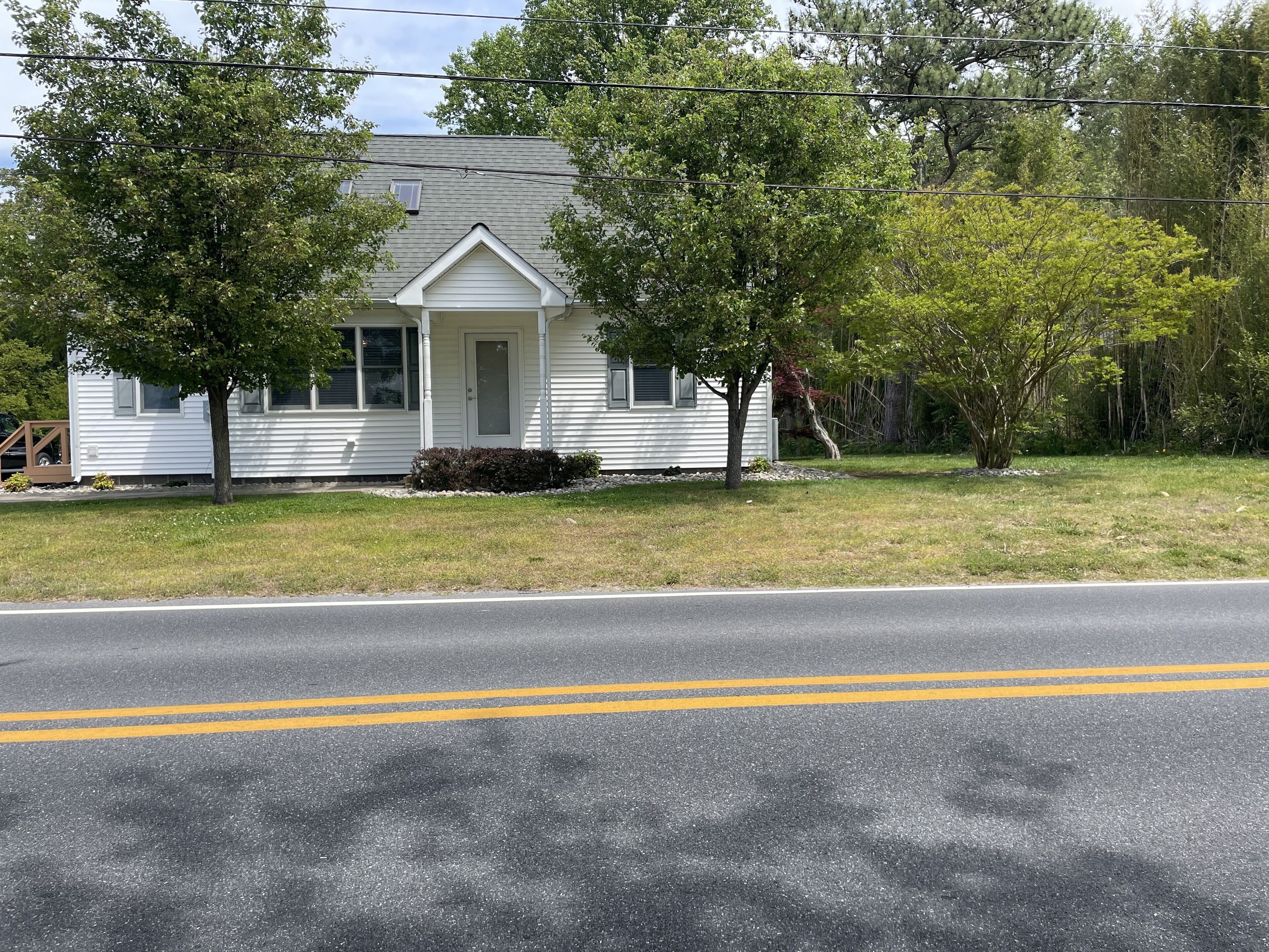 Great home east of Route 1 and minutes from the beach!