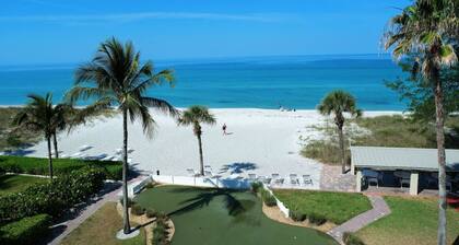 Renovated Beach Paradise. Ground Floor unit 64