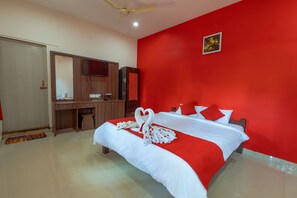 Luxury Room | Bed sheets - Auro Resort (Vanur)
