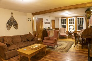 LED 液晶電視、壁爐、Netflix、Hulu