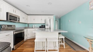 Condo (WC5700 Atlantic Avenue, 2nd Floor) | Private kitchen