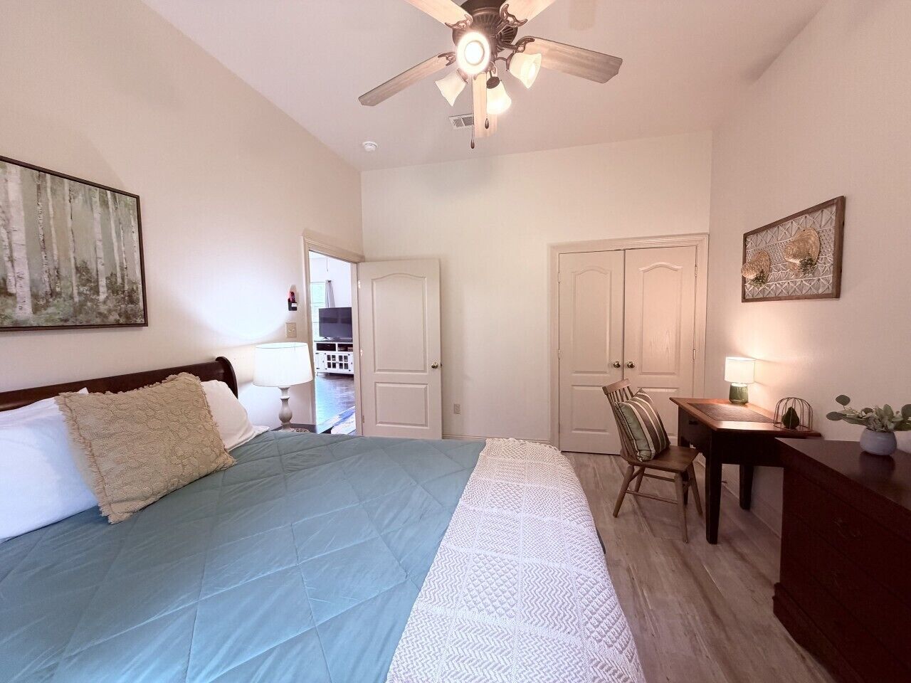2 bedrooms, desk, iron/ironing board, travel crib