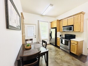 Dining - Chateau 14, spacious townhouse in Tickfaw, LA (Tickfaw)