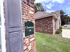 Exterior detail - Chateau 14, spacious townhouse in Tickfaw, LA (Tickfaw)