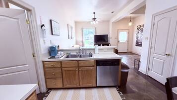 Coffee/tea maker, fridge, microwave, oven
