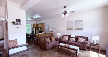 Chateau 14, spacious townhouse in Tickfaw, LA