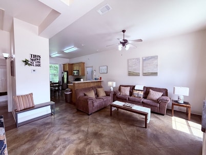 Chateau 14, spacious townhouse in Tickfaw, LA