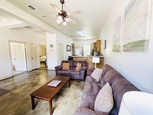 Chateau 14, spacious townhouse in Tickfaw, LA