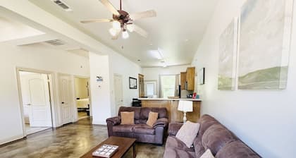 Chateau 14, spacious townhouse in Tickfaw, LA