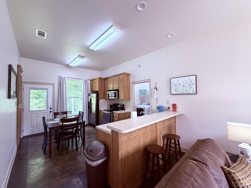 Chateau 14, spacious townhouse in Tickfaw, LA