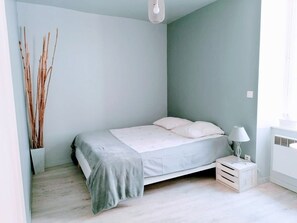 2 bedrooms, iron/ironing board, travel crib, free WiFi