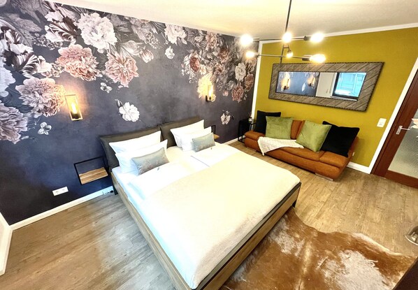 2 phòng ngủ, trang trí khác biệt 