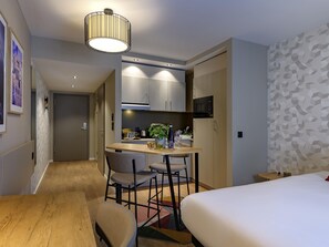 Studio, 1 Double Bed | Premium bedding, desk, soundproofing, free cribs/infant beds