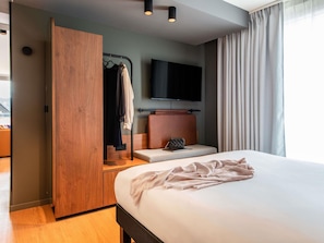 Studio Superior, nhiều giường, hiên (3 Guests) | Bộ đồ giường cao cấp, bàn, phòng cách âm