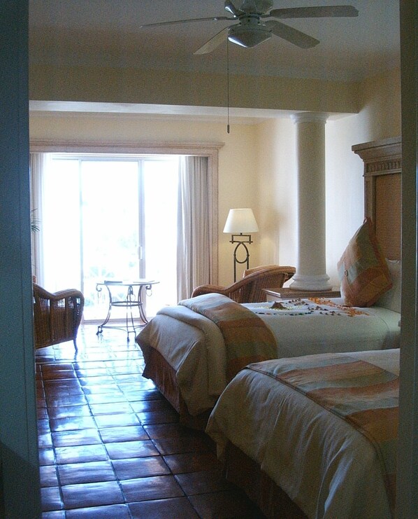 1 bedroom, WiFi - Spend Labor Day in paradise at beautiful Sunset Beach in Cabo San Lucas (Cabo San Lucas)