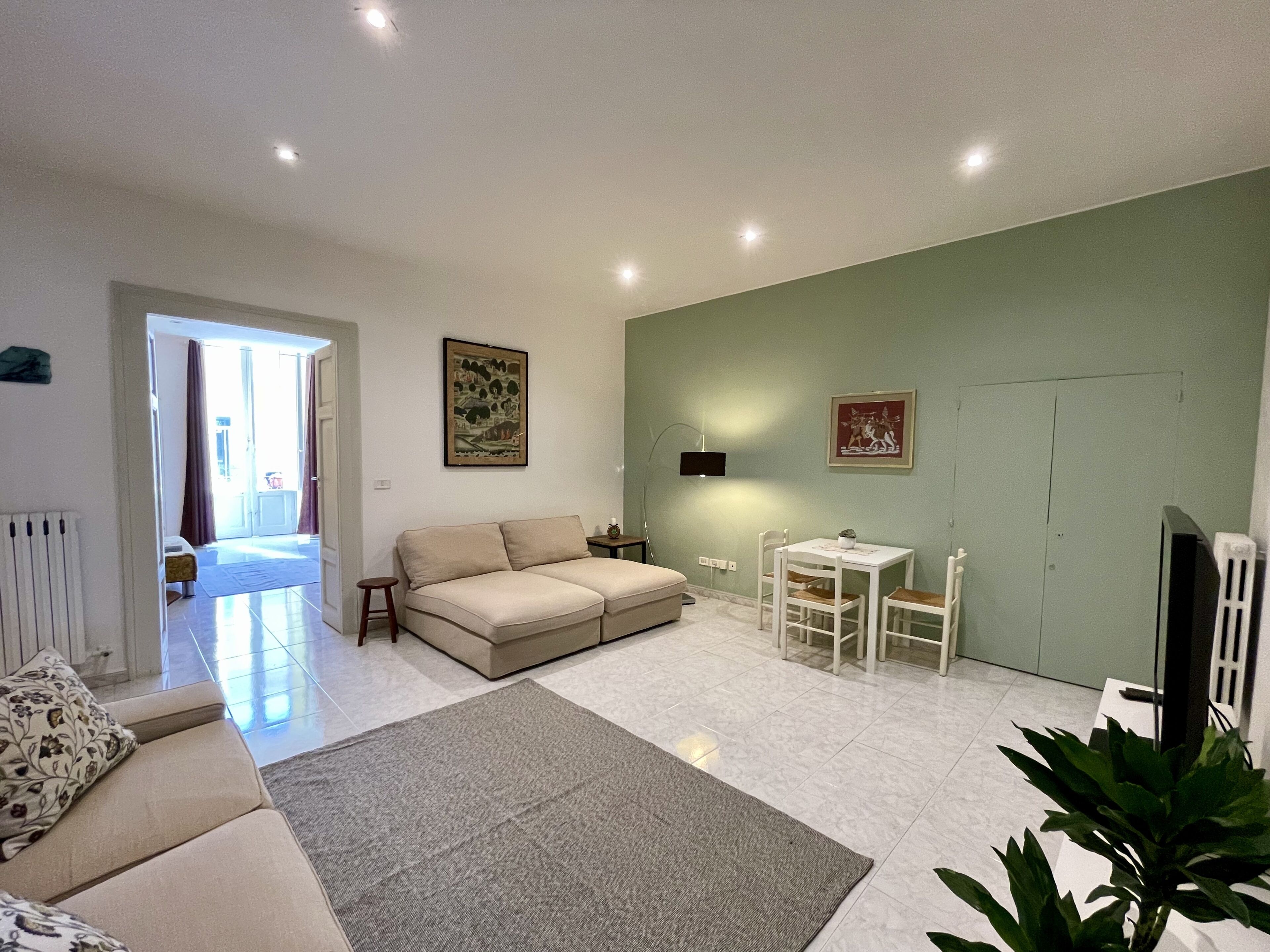 Fernseher, DVD-Player, Bücher