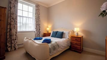 2 bedrooms, iron/ironing board, travel cot, Internet