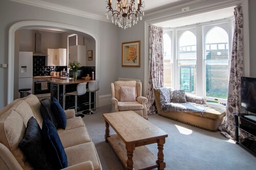 Grand Flat | Heart of Herne Bay | 300m from beach