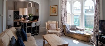 Grand Flat | Heart of Herne Bay | 300m from beach