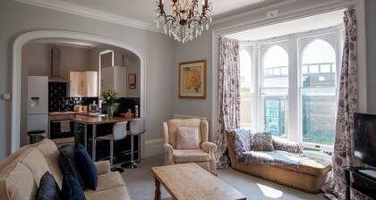 Grand Flat | Heart of Herne Bay | 300m from beach